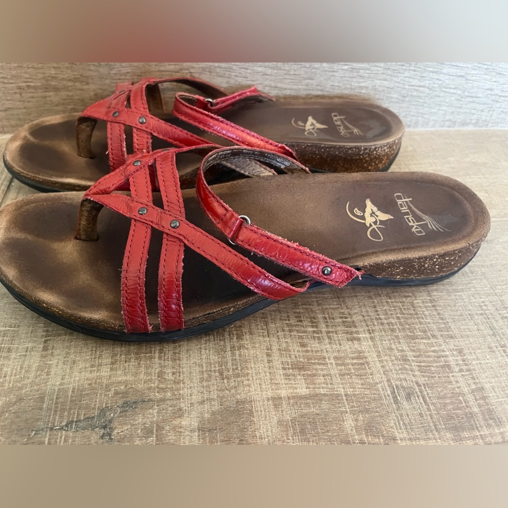 Dansko red strapped slide comfort sandals size 40    8.5 or 9